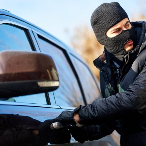 Jak Zabezpieczyć Samochód Przed Kradzieżą? – Nowoczesne Technologie i Tradycyjne Metody