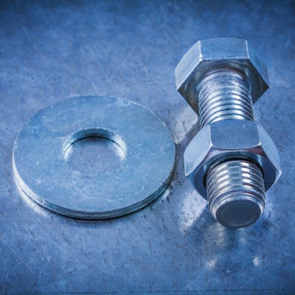 Fascynujący świat elementów złącznych: Śruba, nakrętka i podkładka – nierozłączne trio
