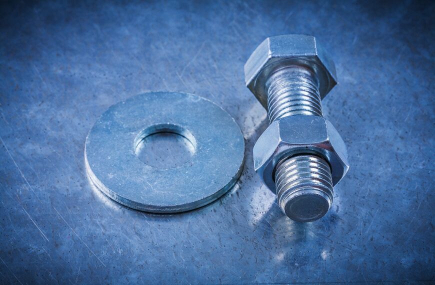 Fascynujący świat elementów złącznych: Śruba, nakrętka i podkładka – nierozłączne trio