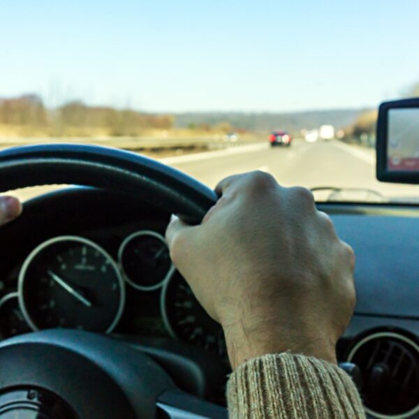 Najlepsze Systemy Navi dla Samochodów w 2023 – Porównanie i Recenzje