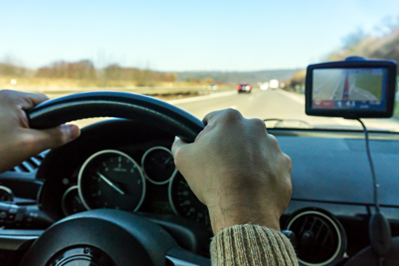 Najlepsze Systemy Navi dla Samochodów w 2023 – Porównanie i Recenzje